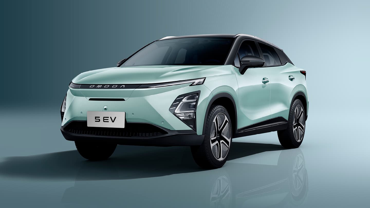 OMODA 5 EV set skråt forfra